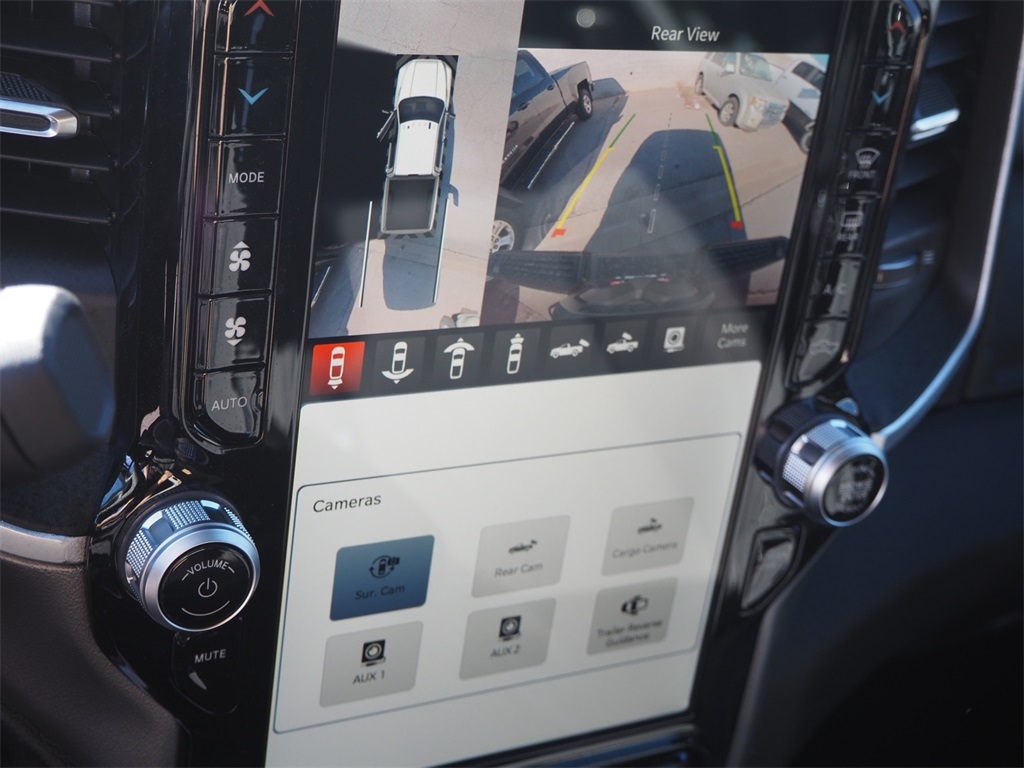 Vehicle image 11 of 13