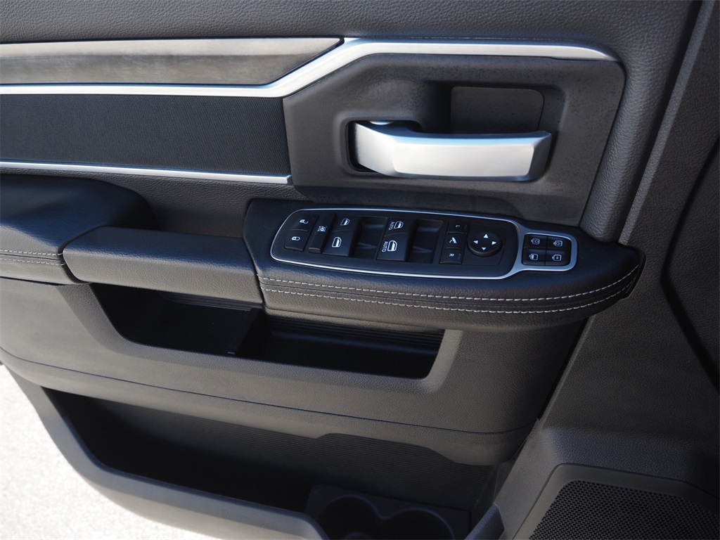Vehicle image 8 of 13
