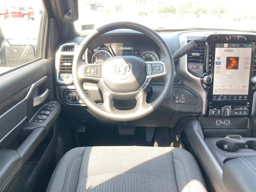 Vehicle image 14 of 38