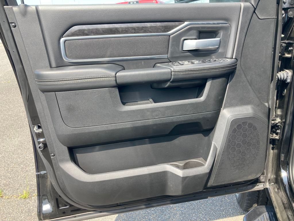 Vehicle image 10 of 38
