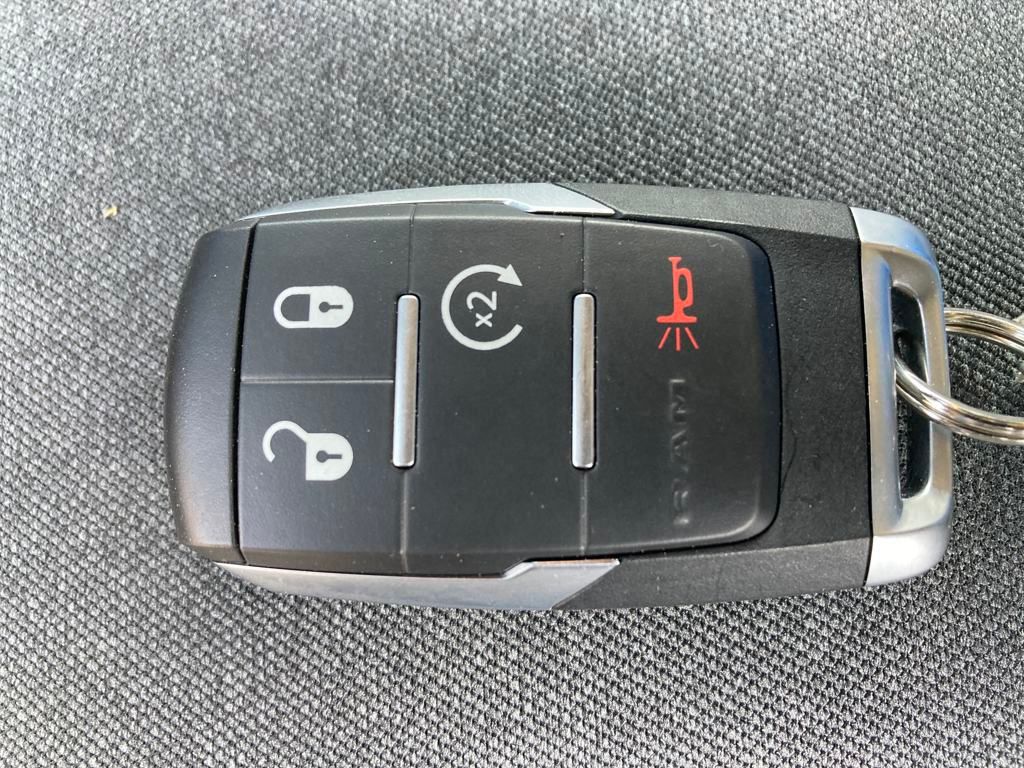 Vehicle image 17 of 38
