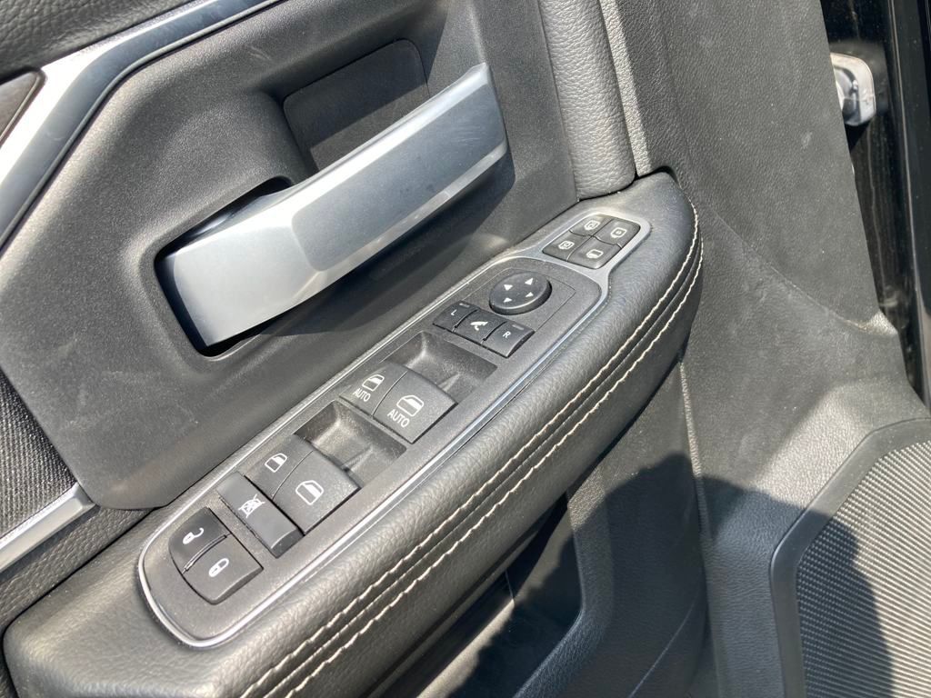 Vehicle image 11 of 38