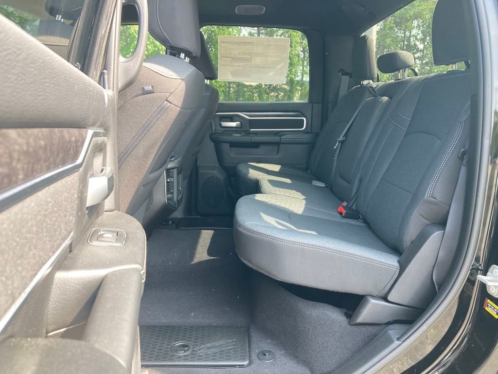 Vehicle image 21 of 38