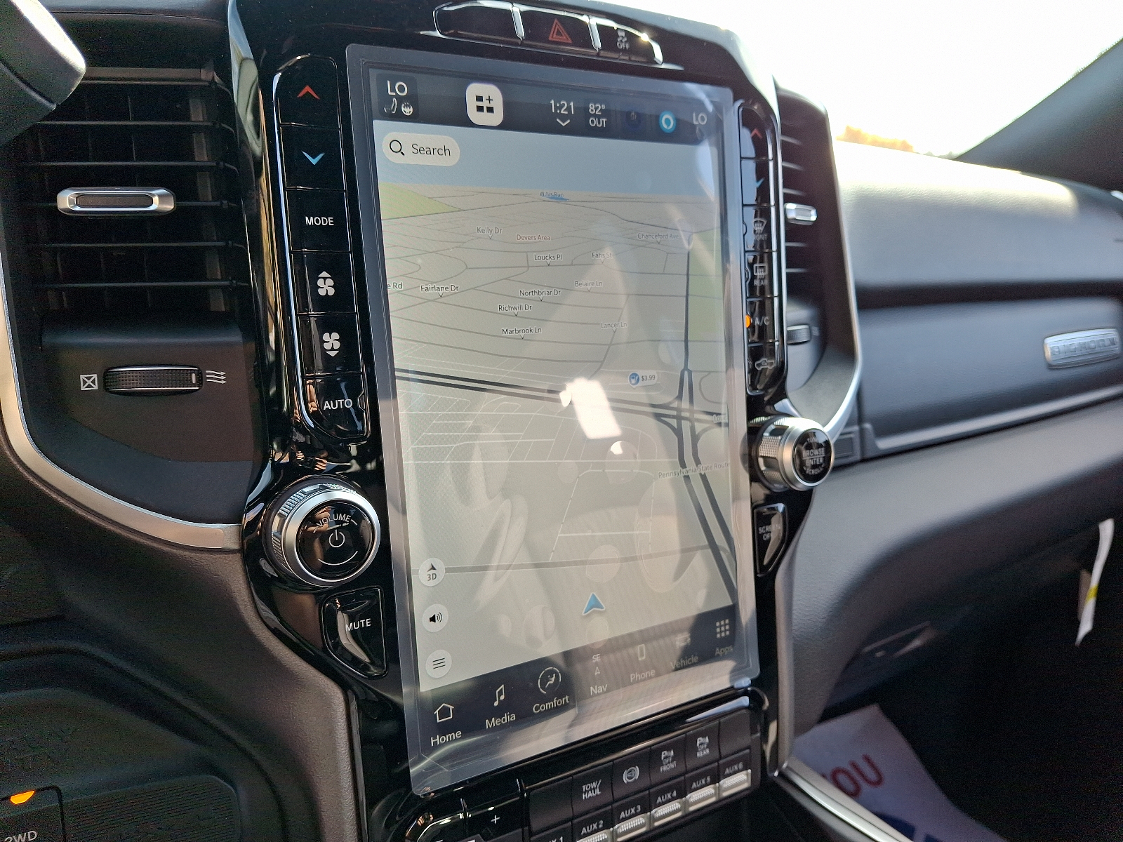 Vehicle image 15 of 19