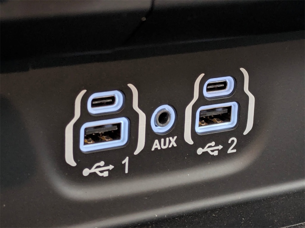 Vehicle image 37 of 40