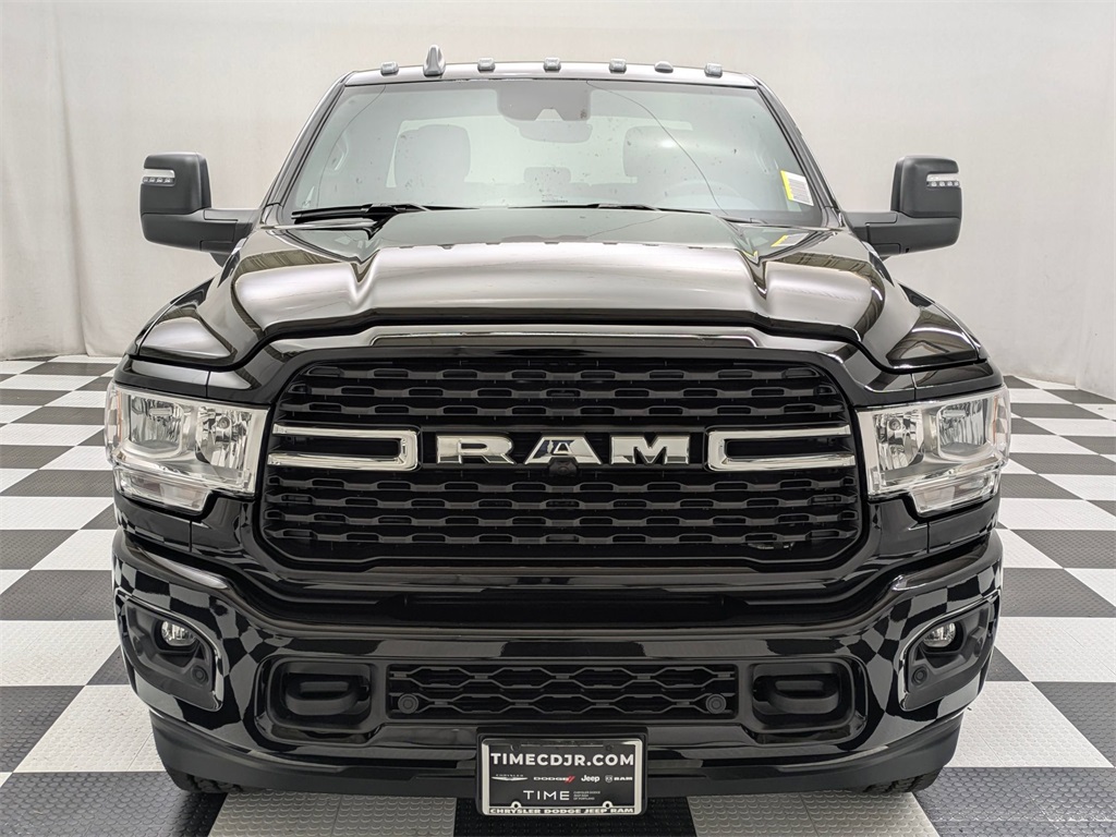 Vehicle image 2 of 40