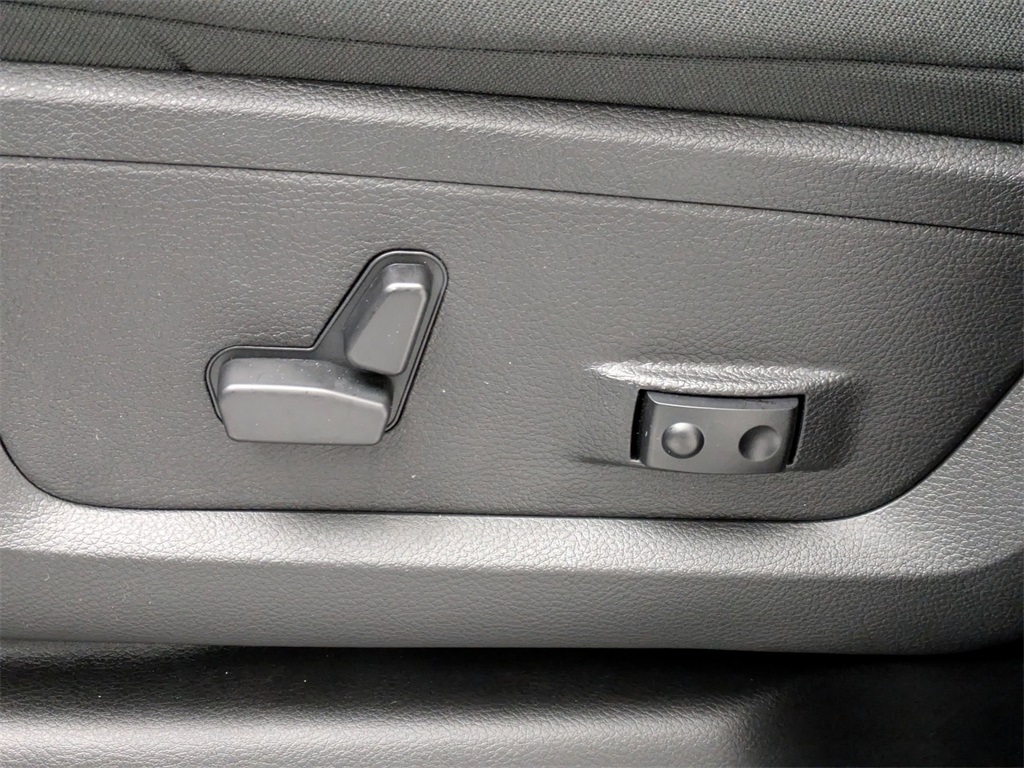 Vehicle image 15 of 40