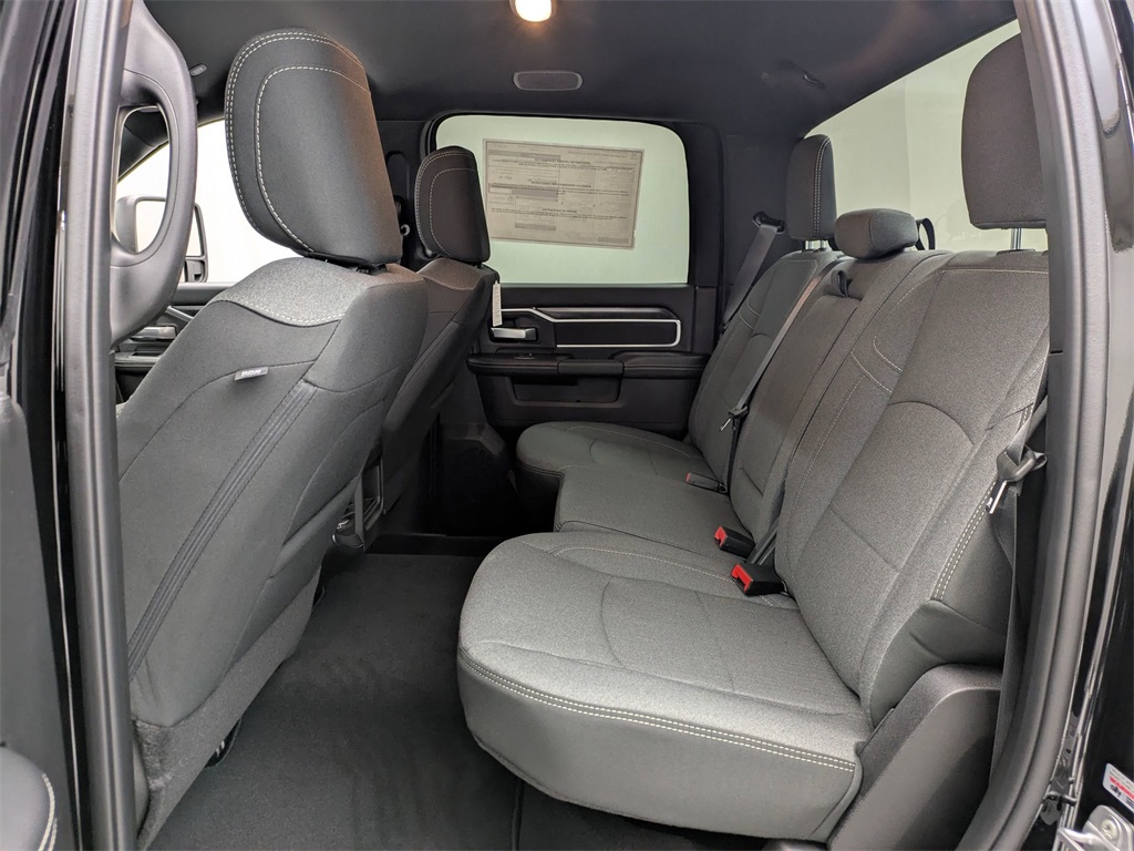 Vehicle image 17 of 40