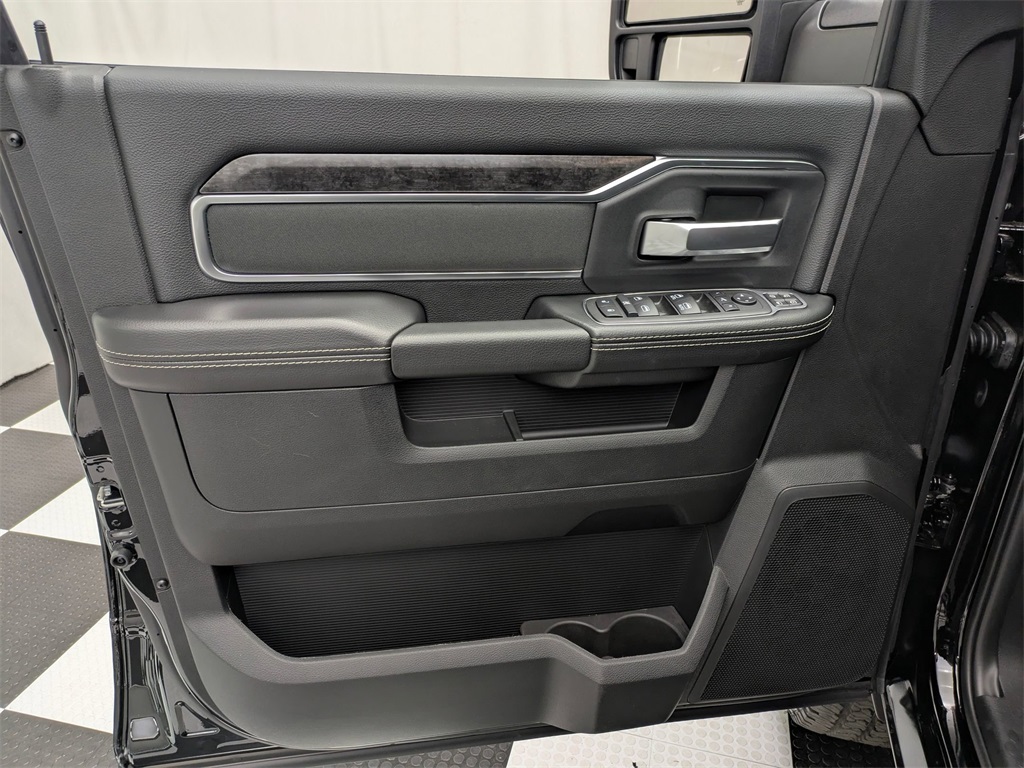 Vehicle image 12 of 40