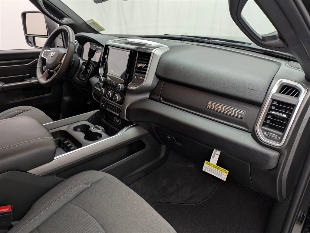 Vehicle image 21 of 40