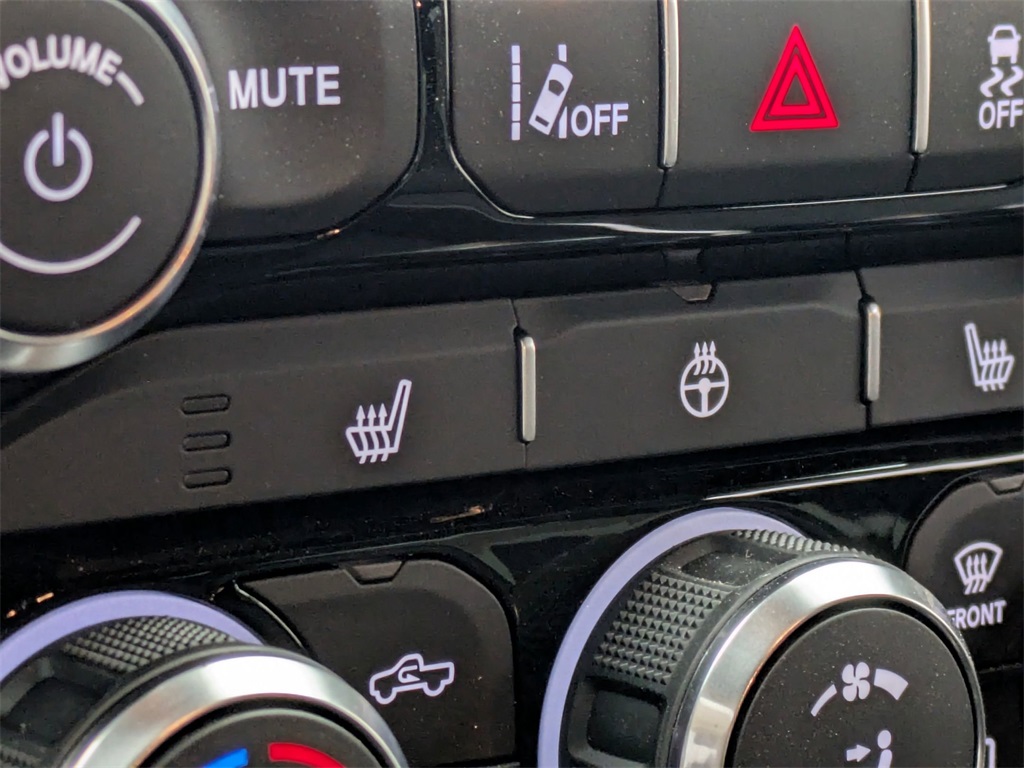 Vehicle image 36 of 40