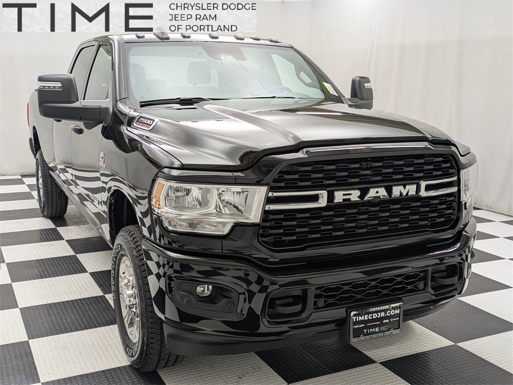 Vehicle image 3 of 40