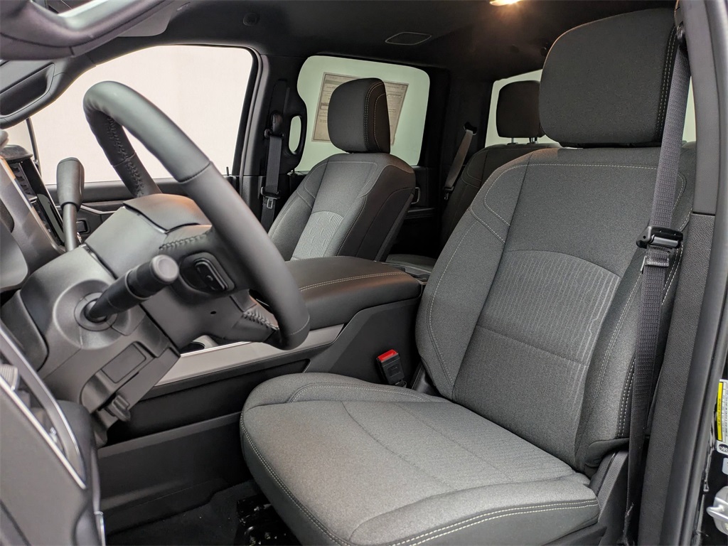 Vehicle image 14 of 40