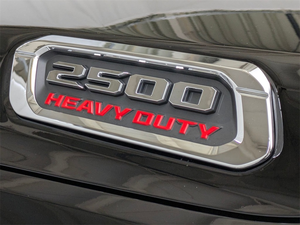 Vehicle image 11 of 40