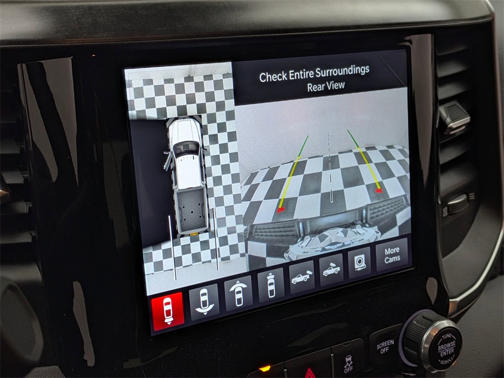 Vehicle image 31 of 40