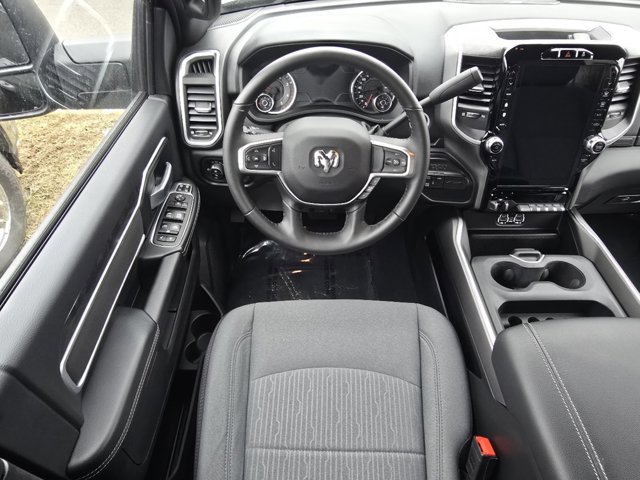 Vehicle image 26 of 32