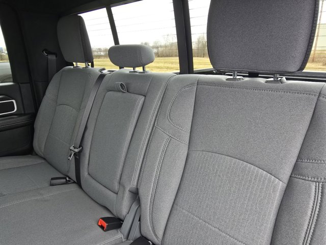 Vehicle image 22 of 32