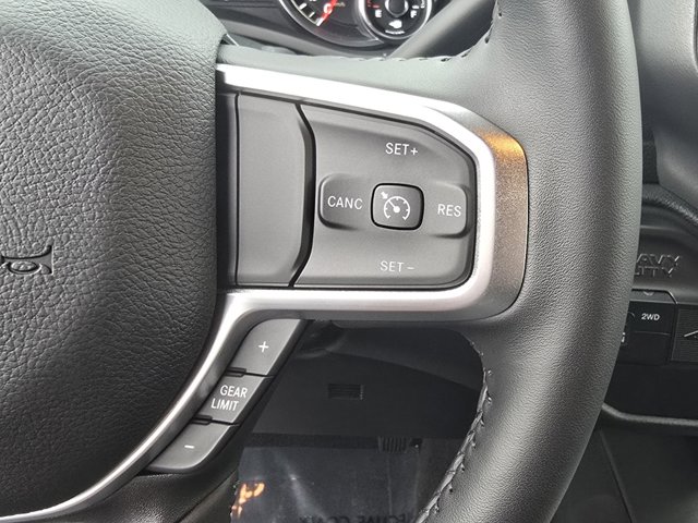 Vehicle image 29 of 32