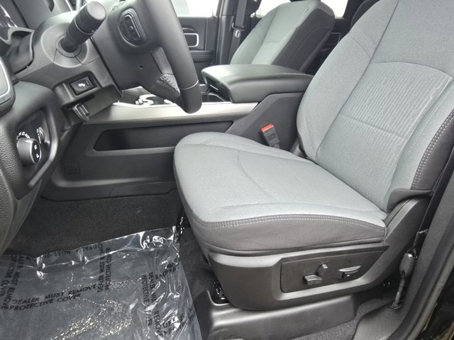 Vehicle image 25 of 32