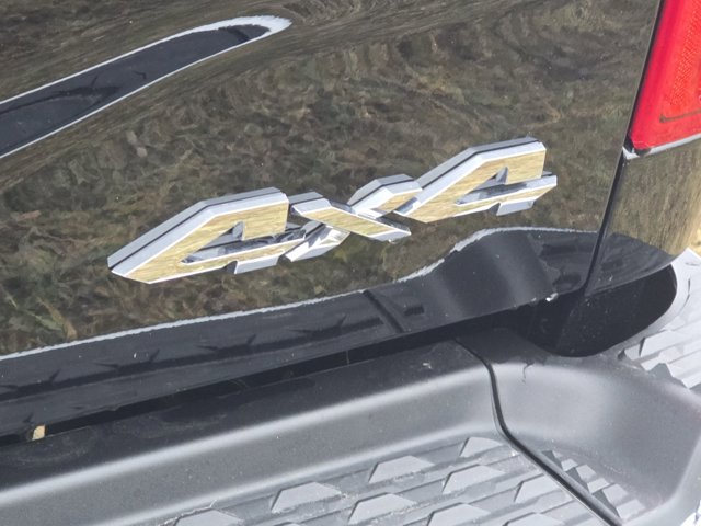 Vehicle image 14 of 32
