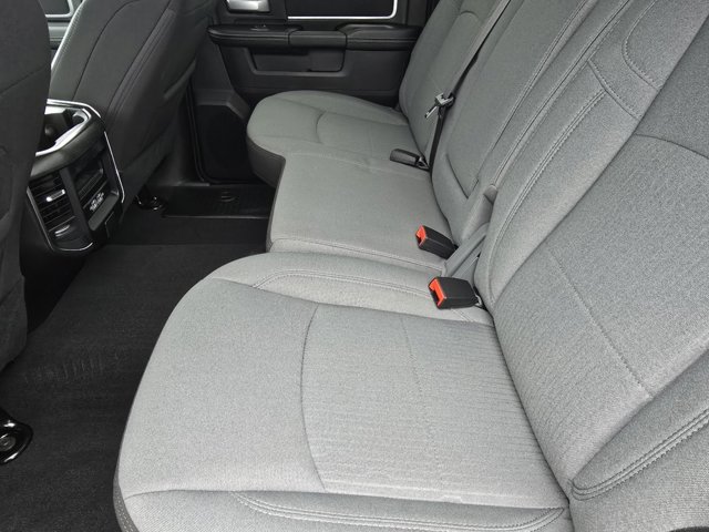 Vehicle image 21 of 32