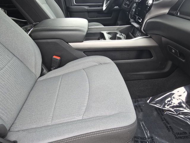 Vehicle image 24 of 32