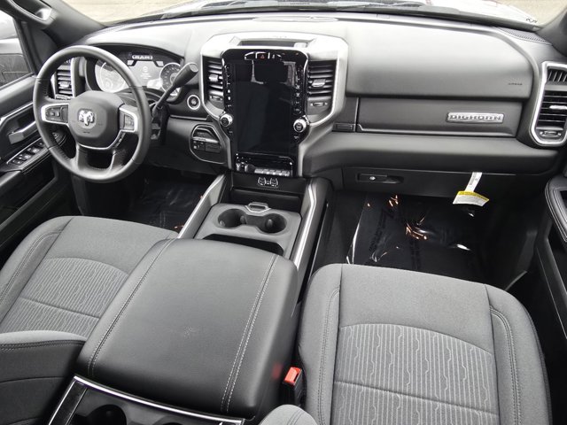 Vehicle image 23 of 32