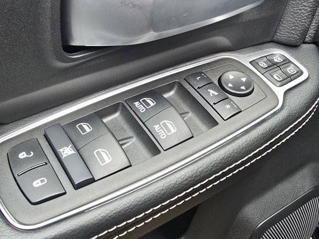 Vehicle image 27 of 32