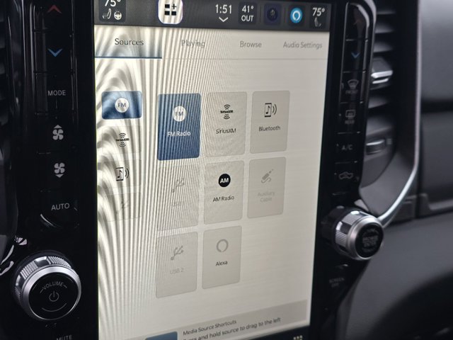 Vehicle image 13 of 32
