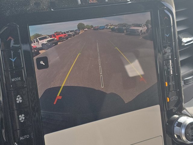 Vehicle image 21 of 30