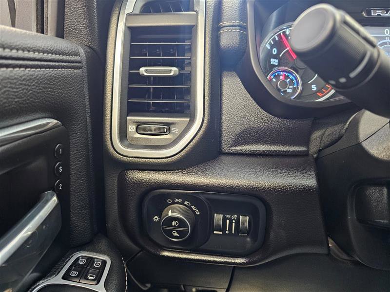 Vehicle image 18 of 35