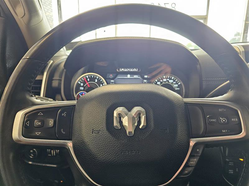 Vehicle image 17 of 35