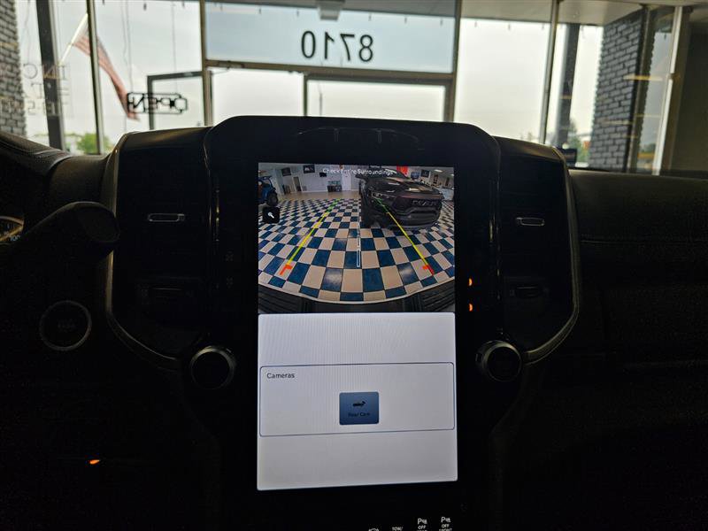 Vehicle image 20 of 35