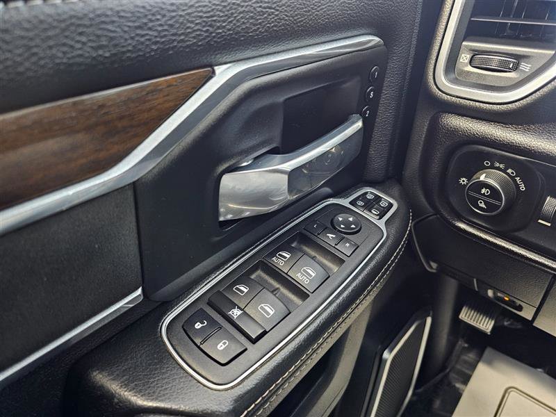 Vehicle image 19 of 35