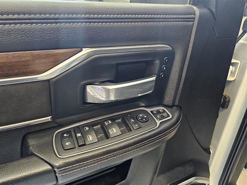 Vehicle image 14 of 35