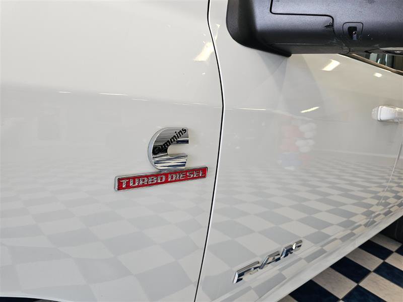 Vehicle image 25 of 35