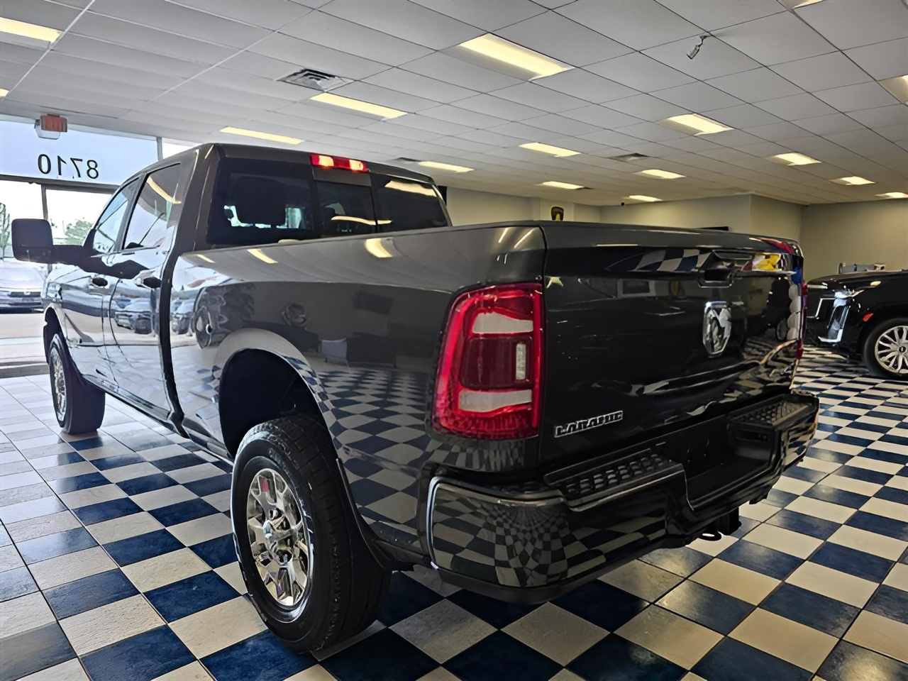 Vehicle image 33 of 34