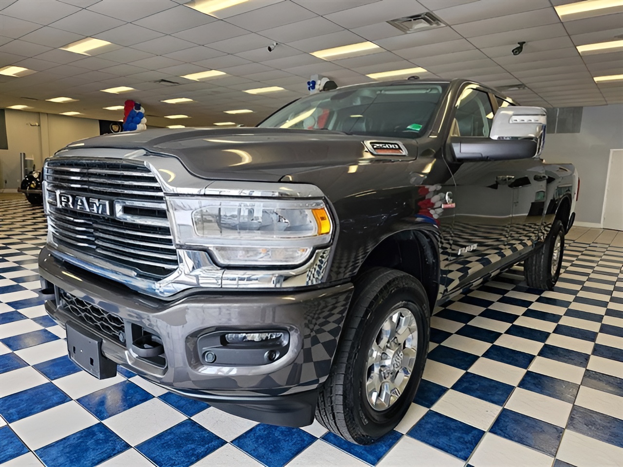 Vehicle image 28 of 34