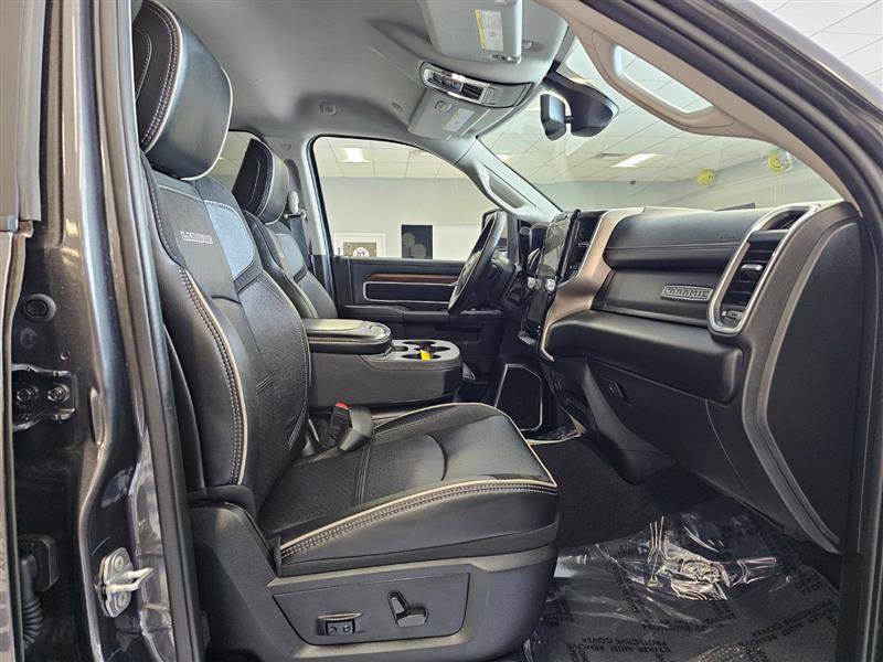 Vehicle image 13 of 34