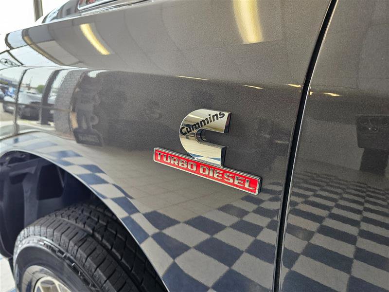 Vehicle image 23 of 34