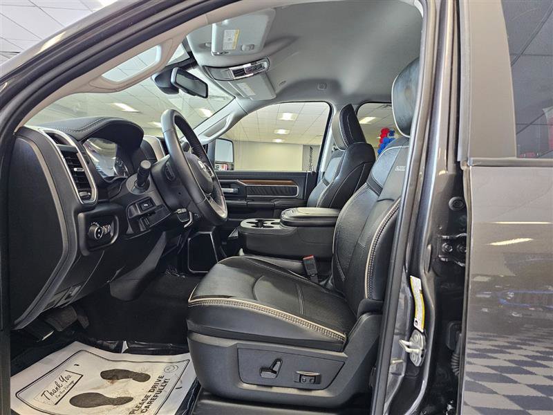 Vehicle image 10 of 34
