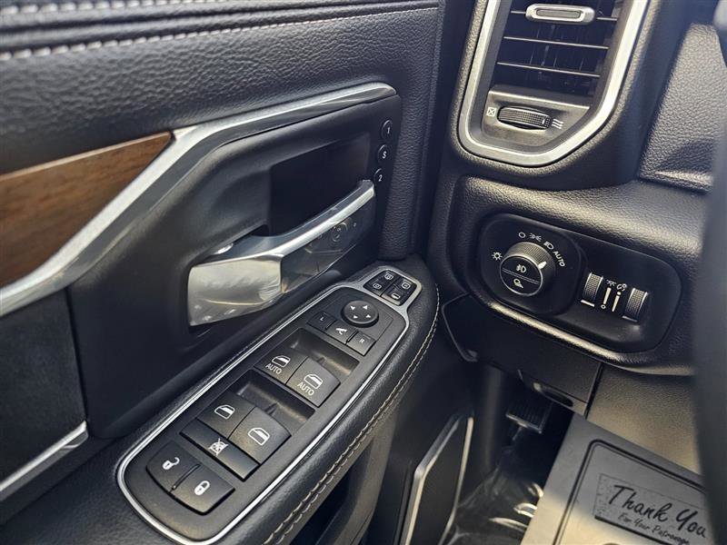 Vehicle image 21 of 34