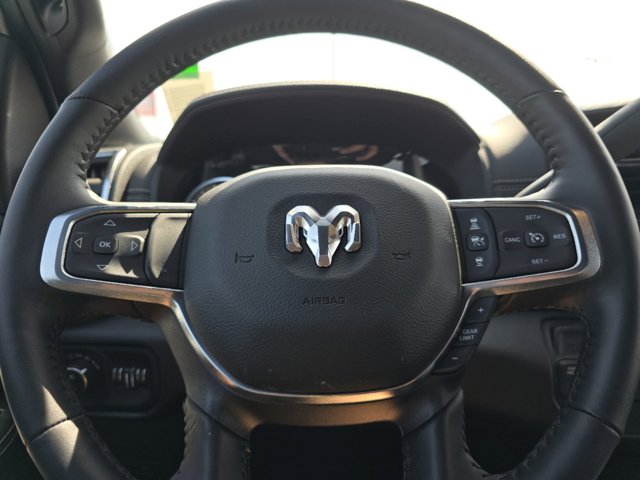Vehicle image 18 of 31