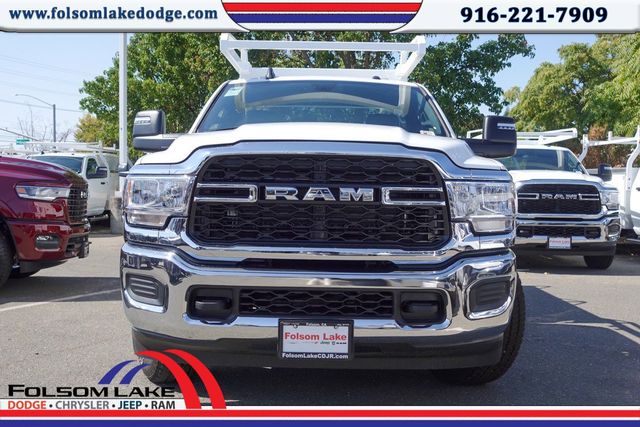 2024 Ram 2500 Tradesman Image 2 of 33