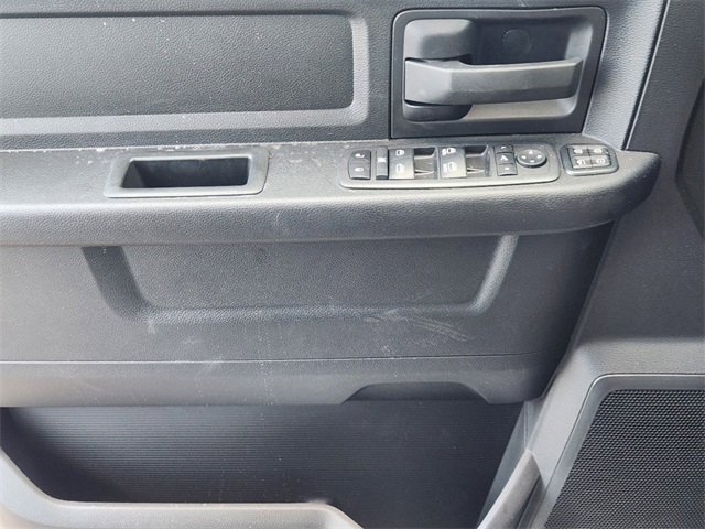 Vehicle image 19 of 23