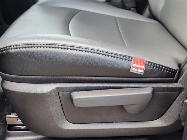 Vehicle image 20 of 23