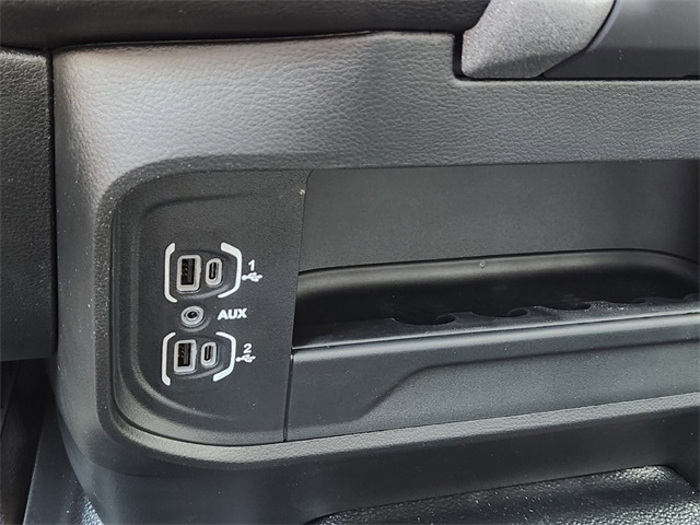Vehicle image 17 of 23