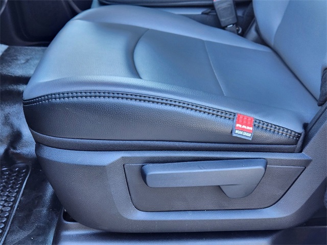 Vehicle image 19 of 23