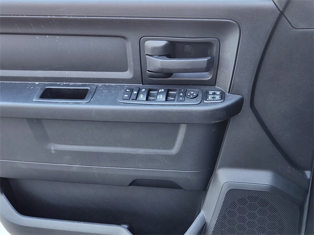 Vehicle image 18 of 23