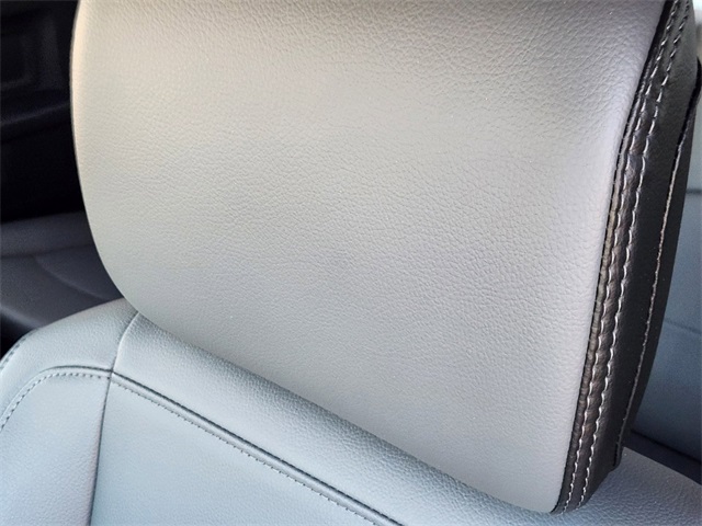 Vehicle image 11 of 23